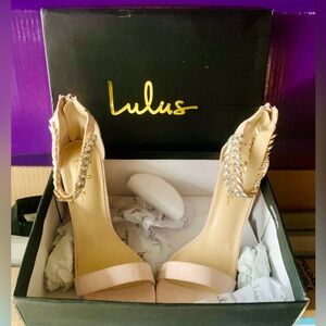 🔥NWT LULU’s Mylan Nude rhinestone heels 👠